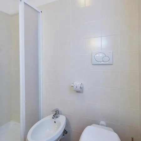 1 Bedroom Lovely In דירה דומאסו