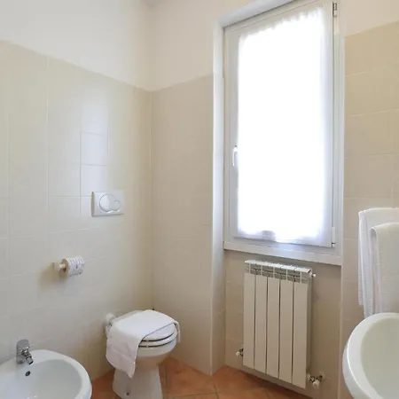 1 Bedroom Lovely In דירה *
